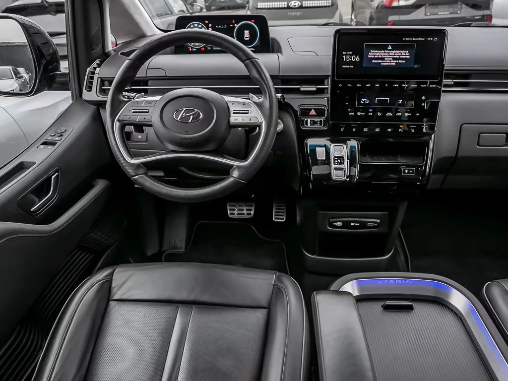 Hyundai Staria 2.2CRDi/177HP/SIGNATURE/4WD/PANO/KLESS/LED/175q, снимка 5 - Автомобили и джипове - 54229749