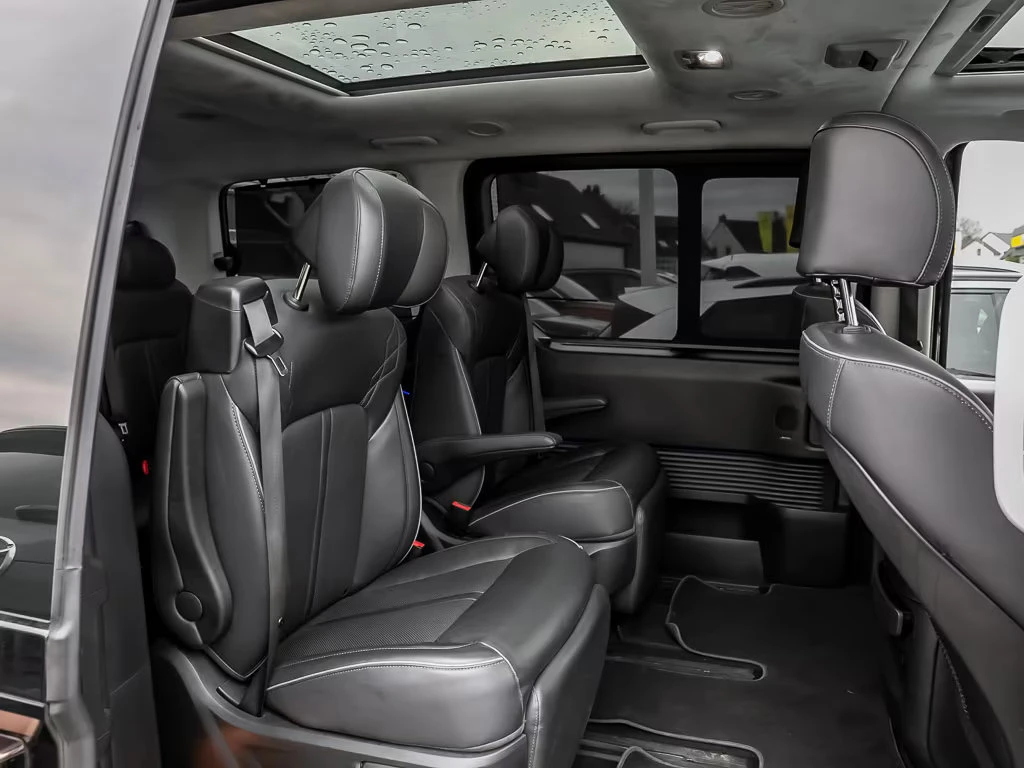 Hyundai Staria 2.2CRDi/177HP/SIGNATURE/4WD/PANO/KLESS/LED/175q, снимка 16 - Автомобили и джипове - 54229749