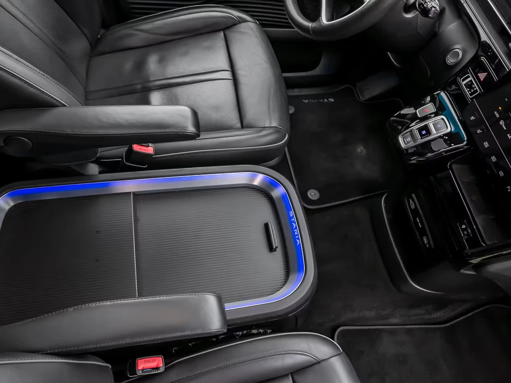 Hyundai Staria 2.2CRDi/177HP/SIGNATURE/4WD/PANO/KLESS/LED/175q, снимка 13 - Автомобили и джипове - 54229749