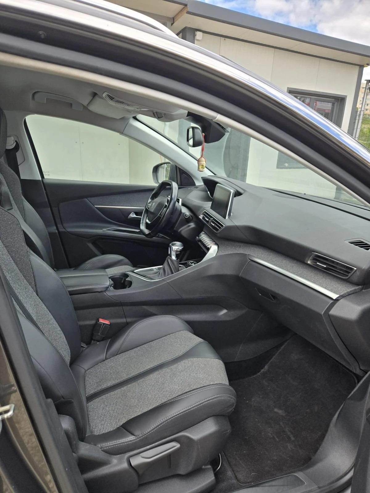 Peugeot 5008 1.2 PureTech Turbo , снимка 11 - Автомобили и джипове - 54632383