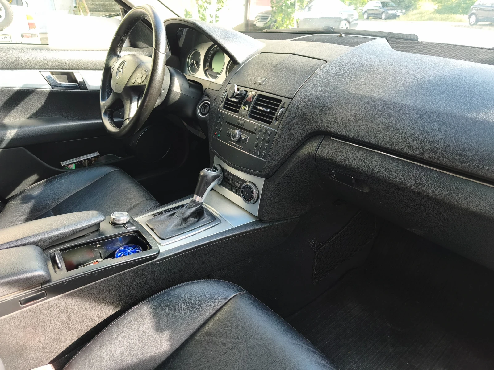Mercedes-Benz C 320, снимка 10 - Автомобили и джипове - 54722513