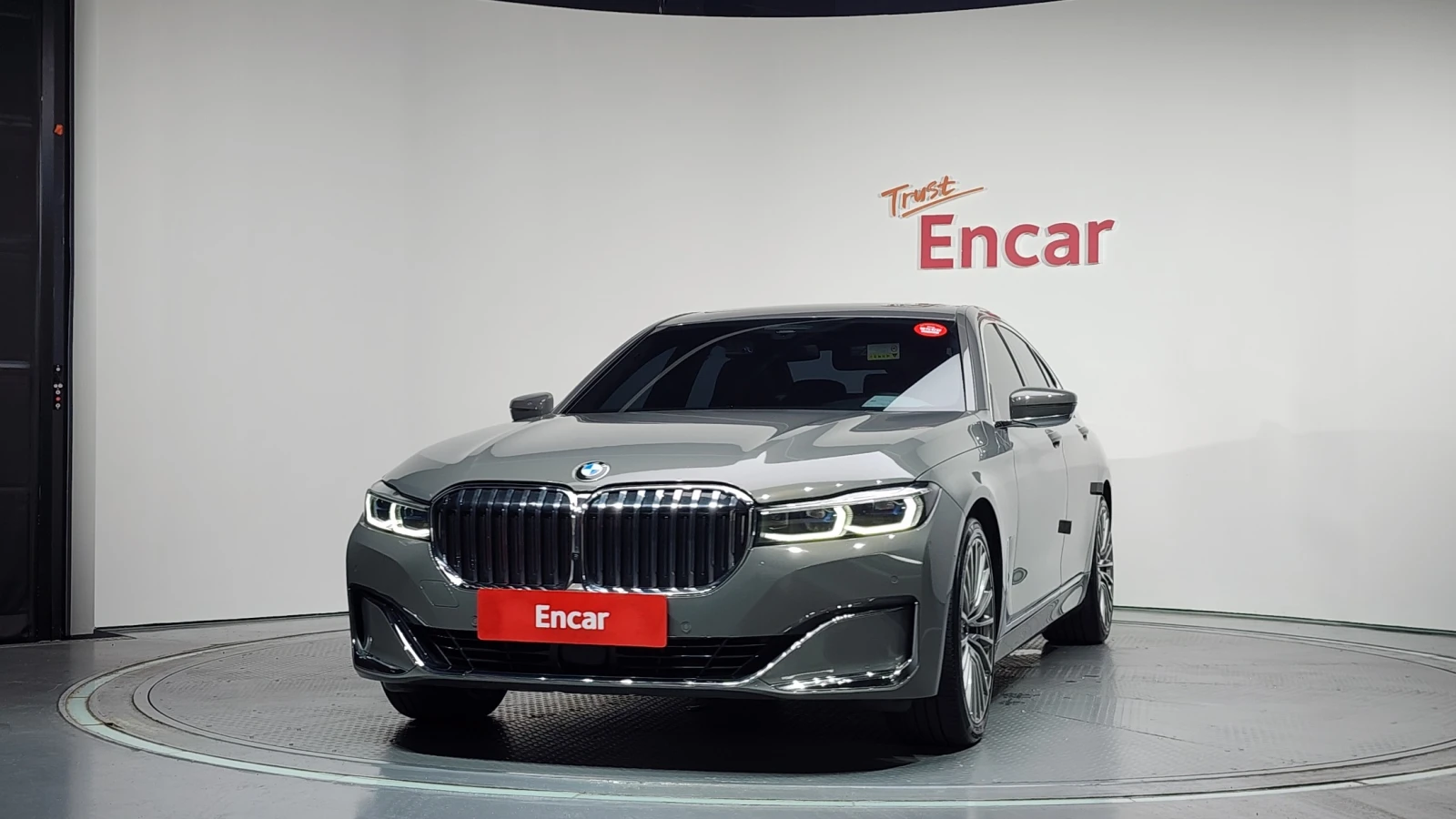 BMW 740 XDRIVE/ДИСТРОНИК/360/ШИБИДАХ/ОБДУХВАНЕ, снимка 2 - Автомобили и джипове - 55446745