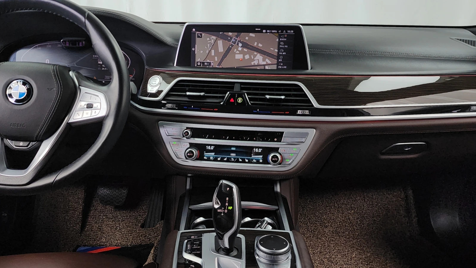 BMW 740 XDRIVE/ДИСТРОНИК/360/ШИБИДАХ/ОБДУХВАНЕ, снимка 7 - Автомобили и джипове - 55446745
