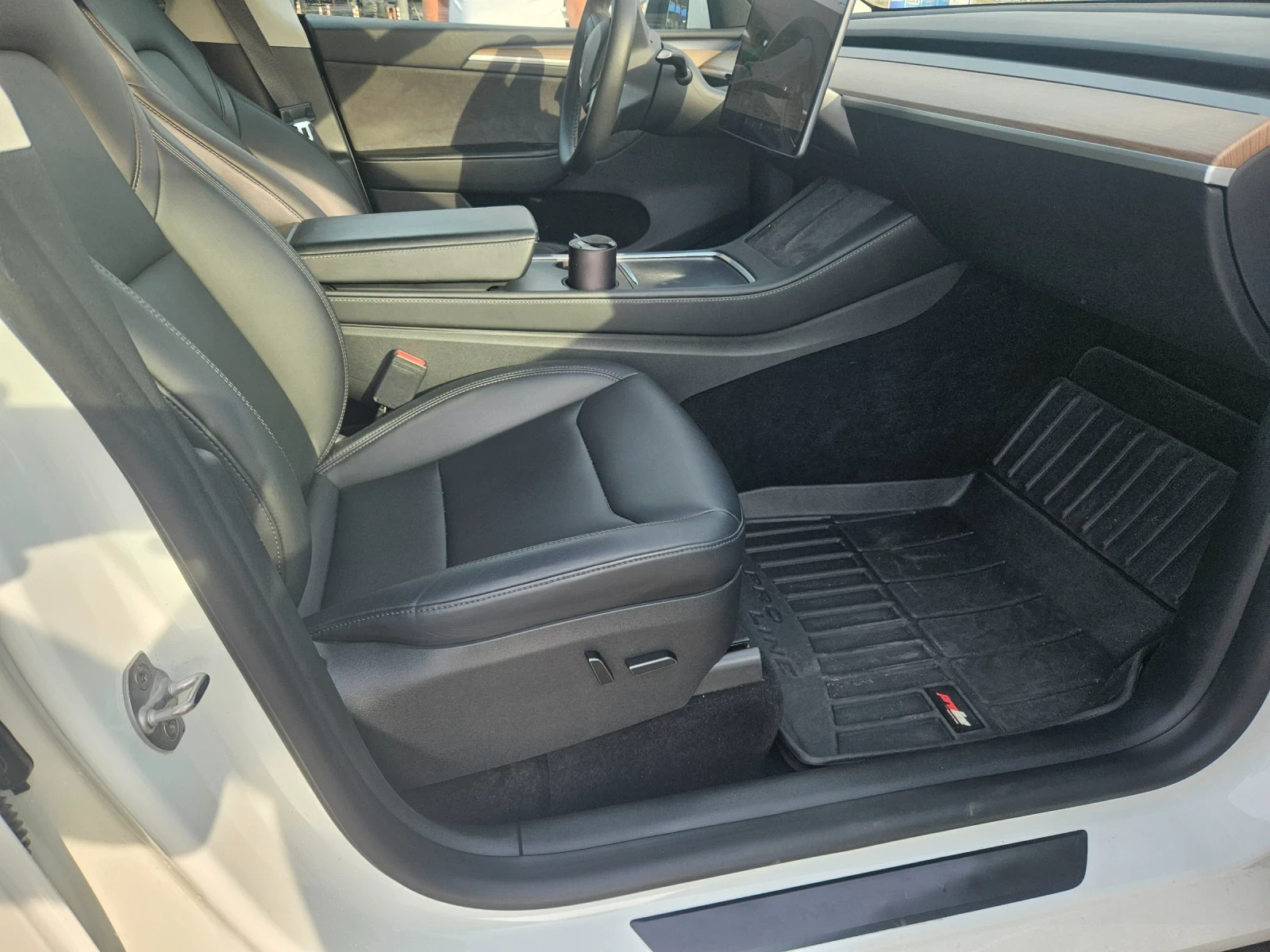 Tesla Model Y, снимка 11 - Автомобили и джипове - 55715122