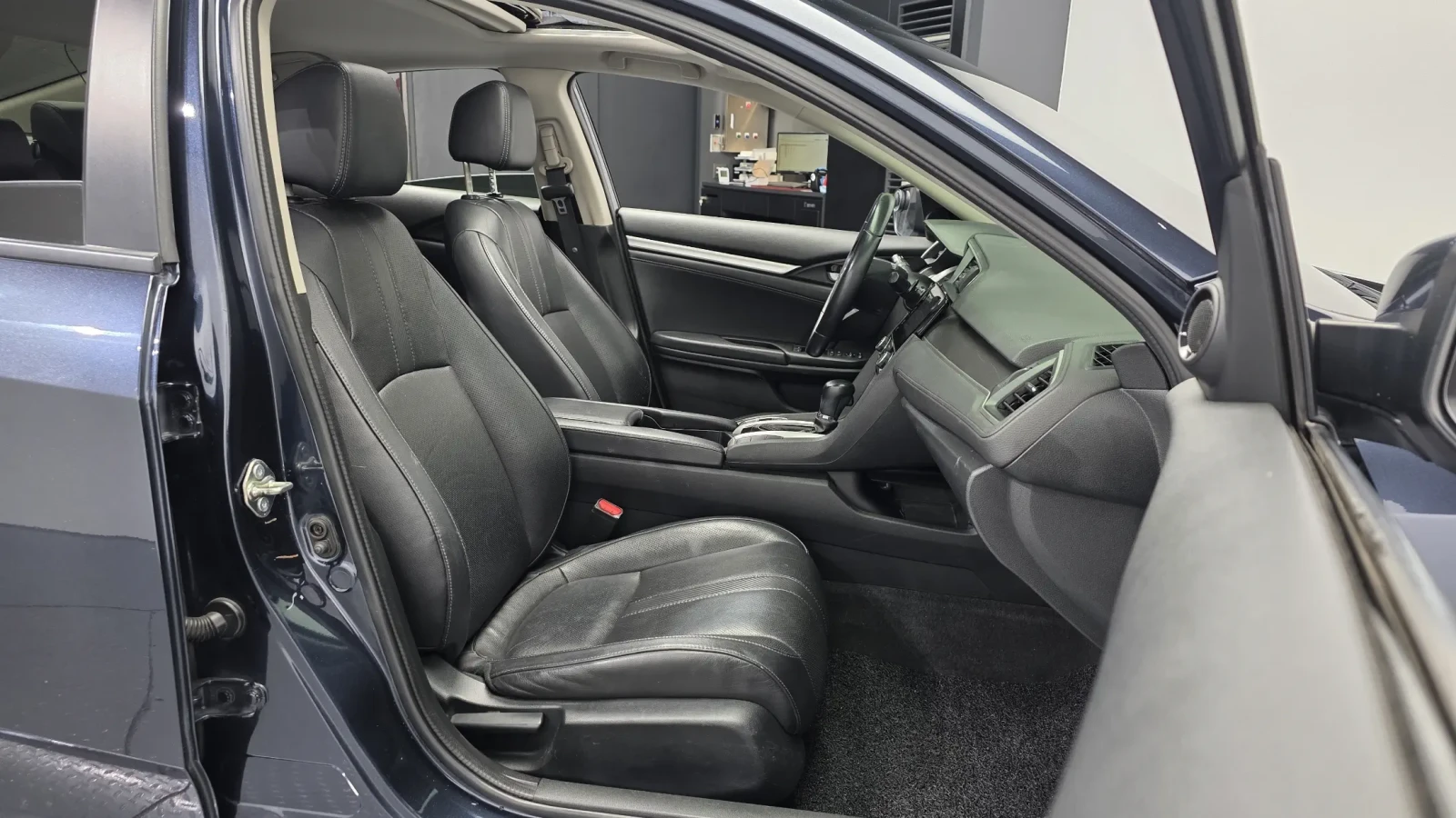 Honda Civic 2.0 10TH GEN| КОЖА| КАМЕРА| KEYLESS, снимка 8 - Автомобили и джипове - 55836621