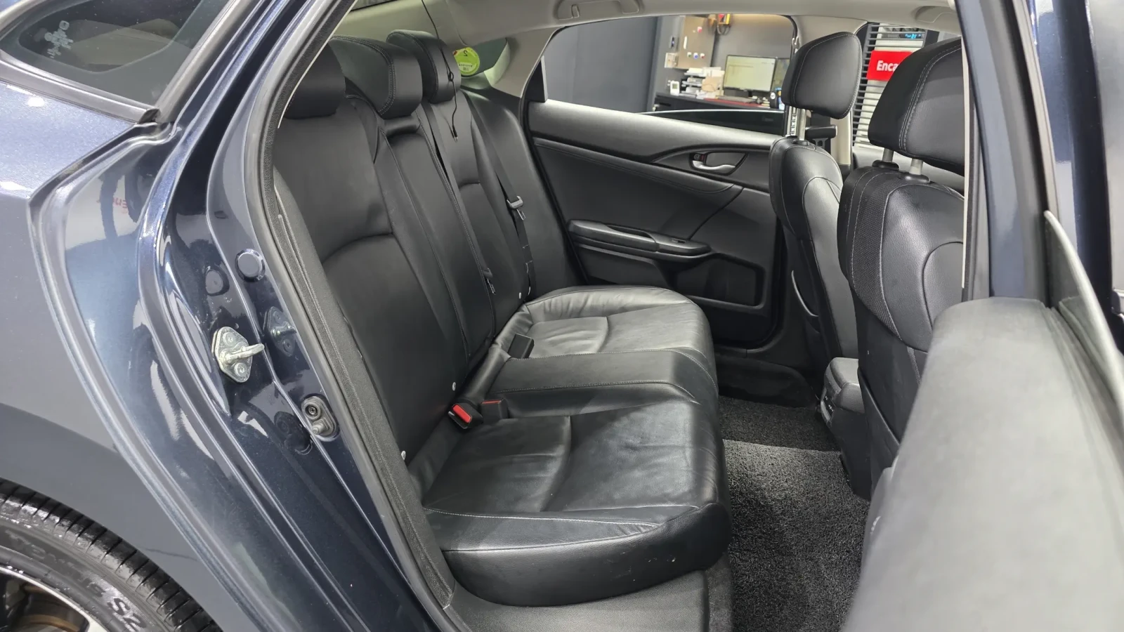 Honda Civic 2.0 10TH GEN| КОЖА| КАМЕРА| KEYLESS, снимка 13 - Автомобили и джипове - 55836621