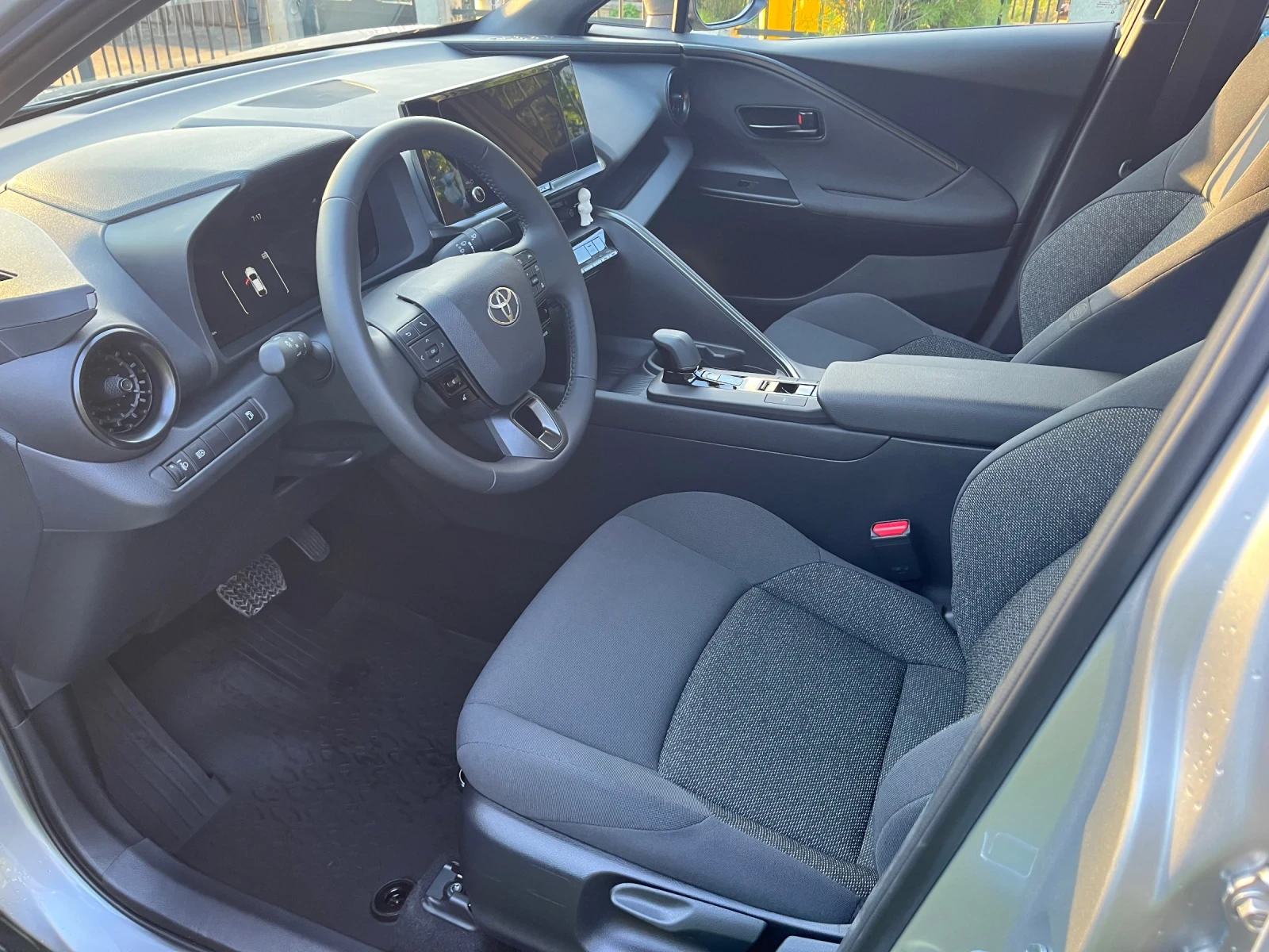 Toyota C-HR 1.8 HEV E-CVT CULT FWD - изображение 7