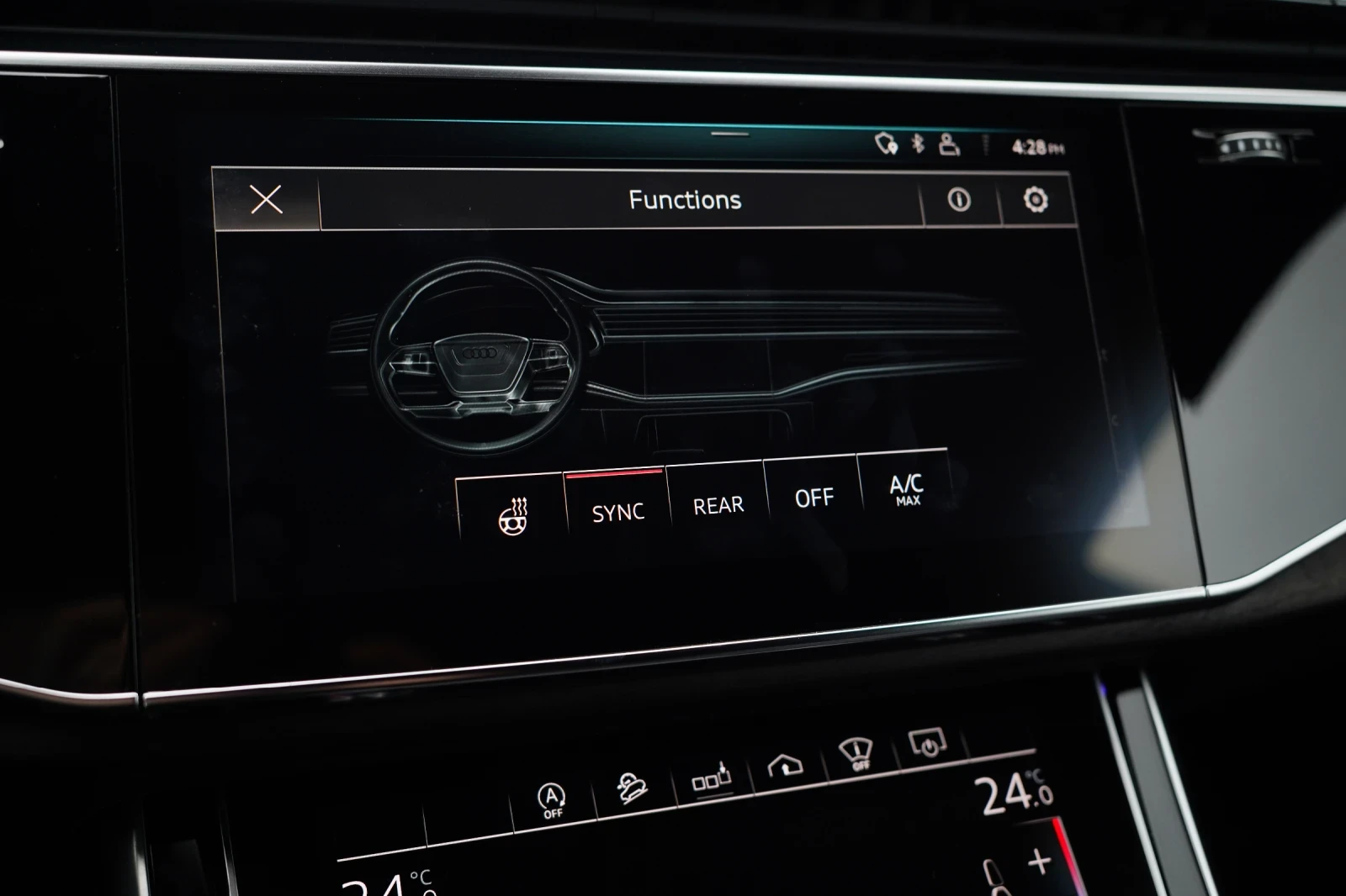 Audi Q8 130км каско история Matrix headup нов алтернатор, снимка 16 - Автомобили и джипове - 53906656