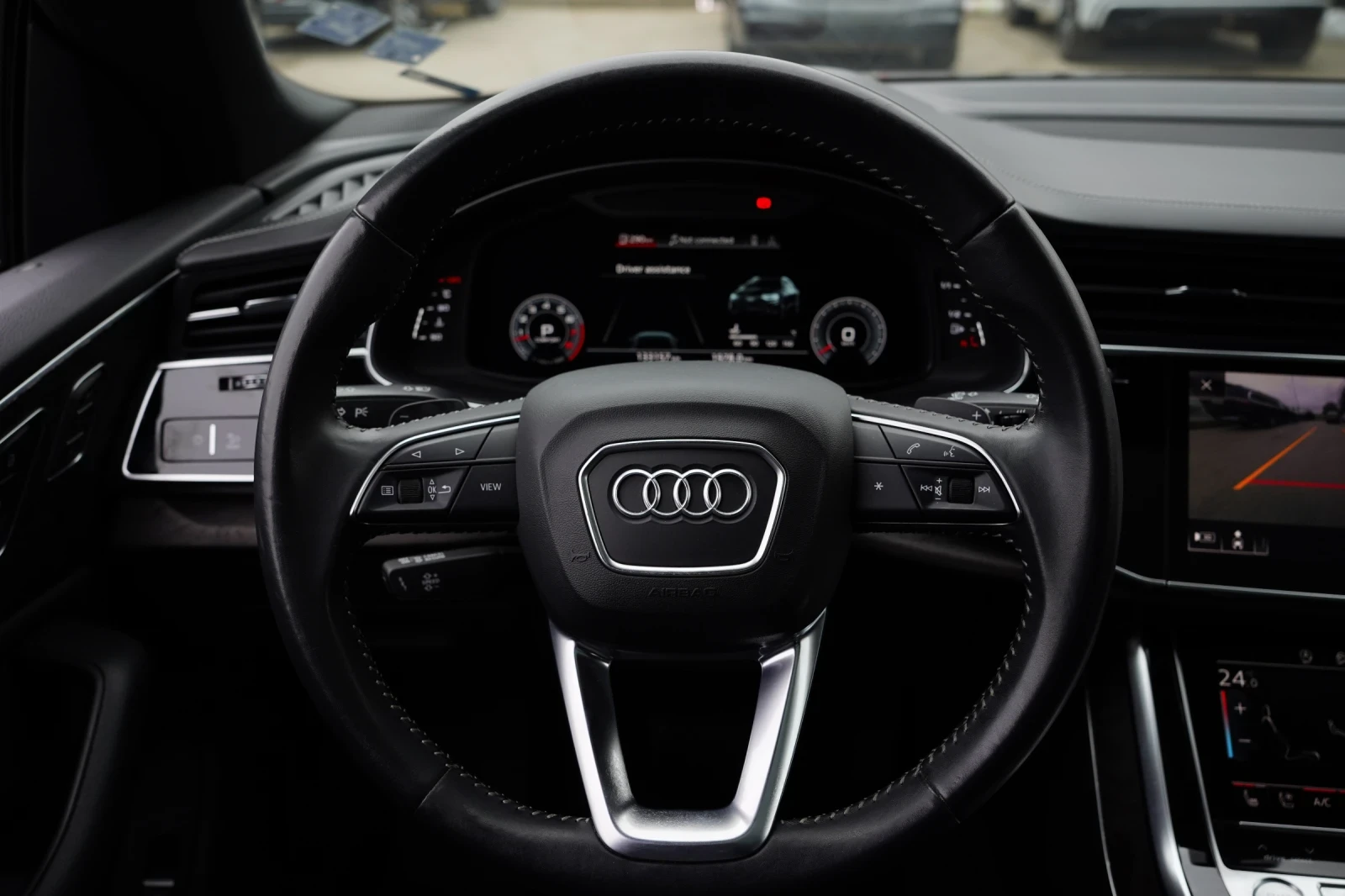 Audi Q8 130км каско история Matrix headup нов алтернатор, снимка 9 - Автомобили и джипове - 53906656