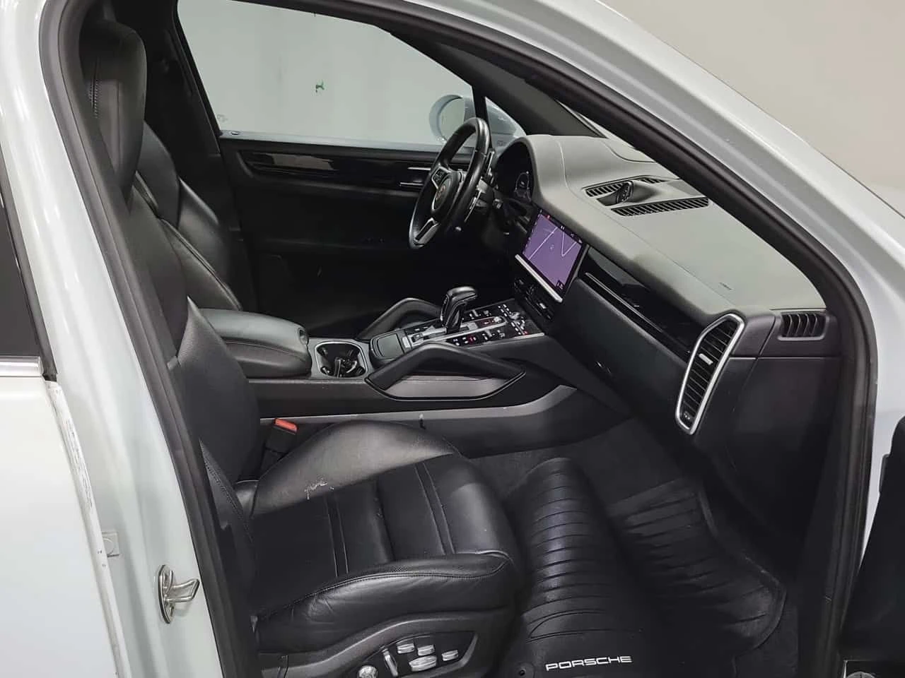 Porsche Cayenne * E Hybrid * 360 * АМБИЕНТНО * ОБДУХВАНЕ, снимка 13 - Автомобили и джипове - 54150678