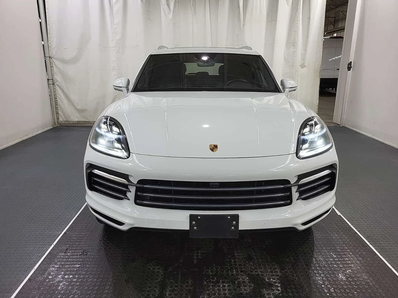 Porsche Cayenne * E Hybrid * 360 * АМБИЕНТНО * ОБДУХВАНЕ, снимка 6 - Автомобили и джипове - 54150678
