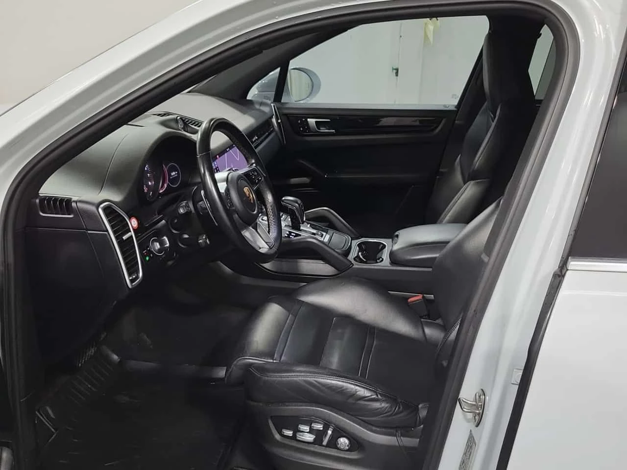 Porsche Cayenne * E Hybrid * 360 * АМБИЕНТНО * ОБДУХВАНЕ, снимка 5 - Автомобили и джипове - 54150678