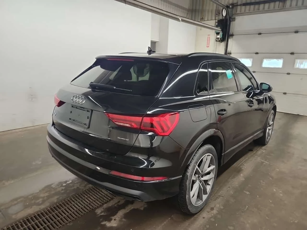 Audi Q3  CARFAX | AVTOKREDIT | LED | PANO | KOJA , снимка 3 - Автомобили и джипове - 55052454