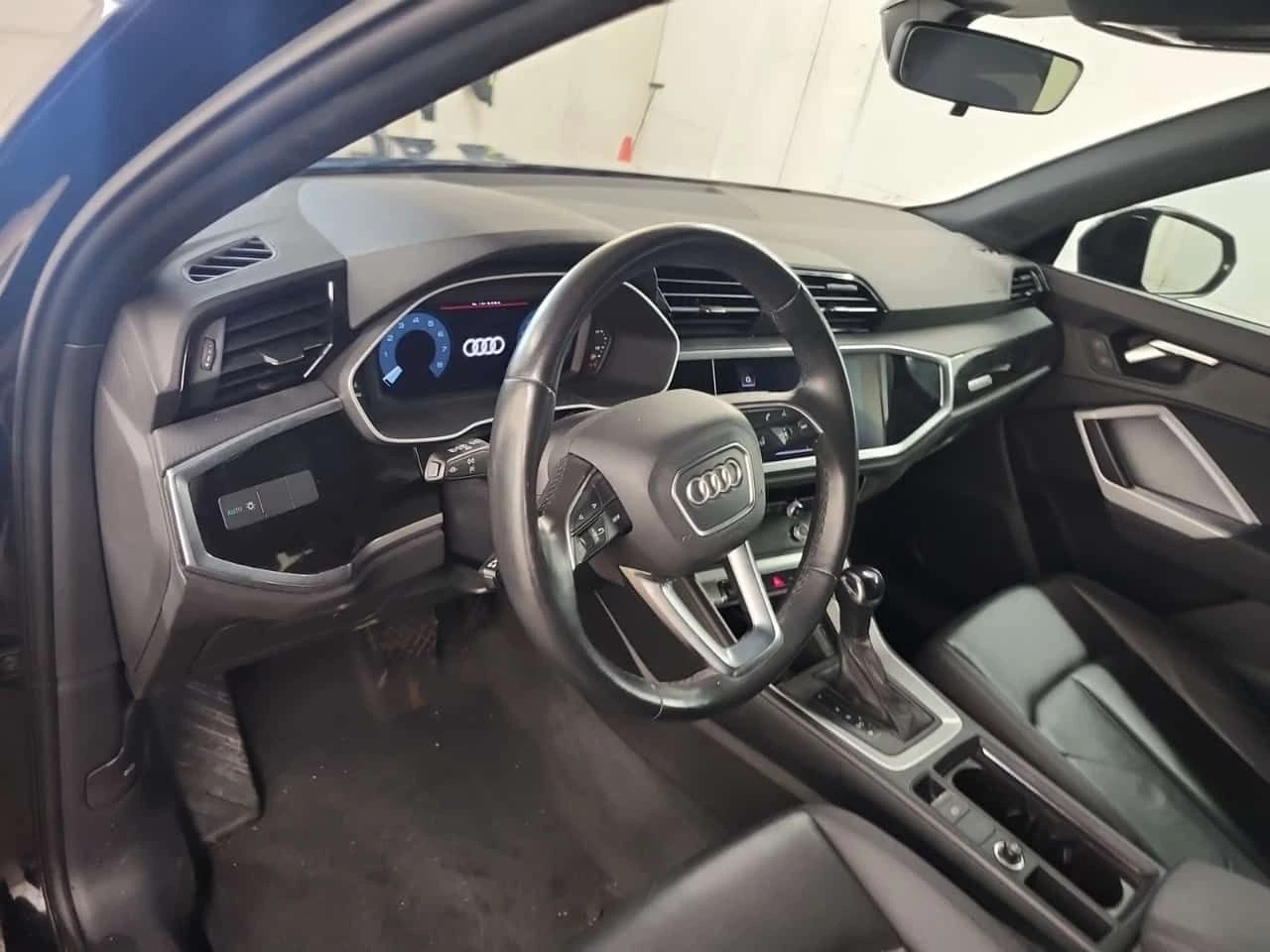 Audi Q3  CARFAX | AVTOKREDIT | LED | PANO | KOJA , снимка 12 - Автомобили и джипове - 55052454