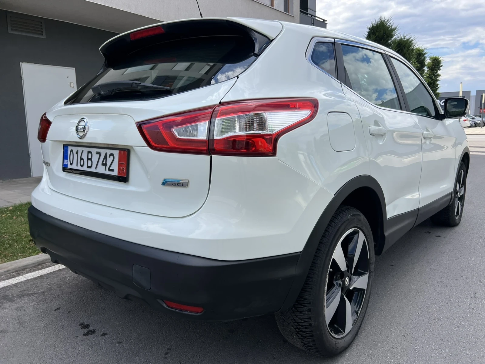 Nissan Qashqai 1.5DCI -NAVI, снимка 8 - Автомобили и джипове - 55278707