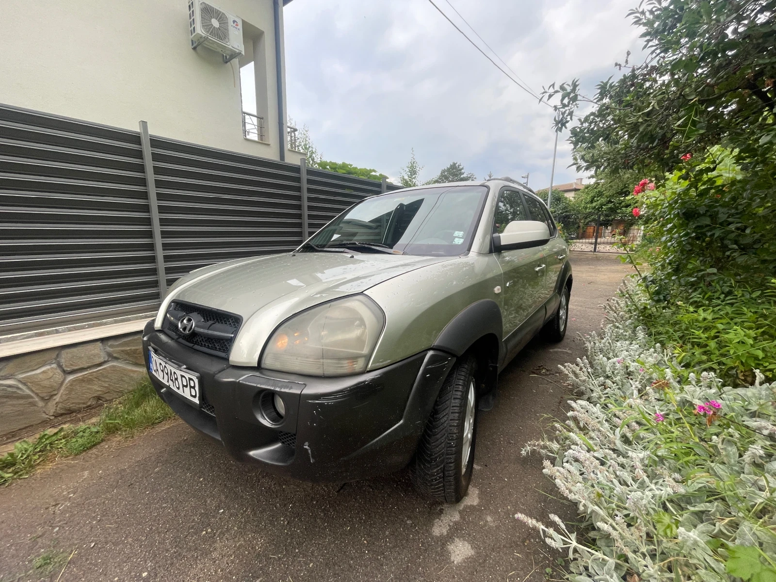 Hyundai Tucson 2.0 CRDI, снимка 2 - Автомобили и джипове - 56301027