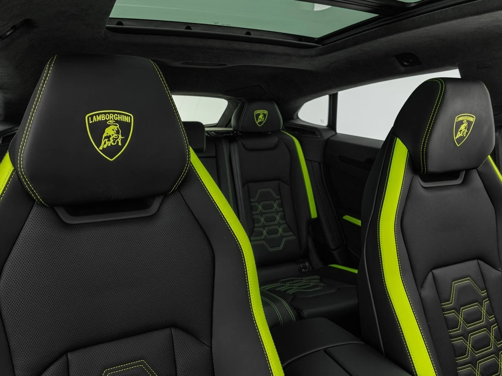 Lamborghini Urus SE PLUG-IN HYBRID VERDE-SCANDAL KERAMIK B&O , снимка 12 - Автомобили и джипове - 56300708