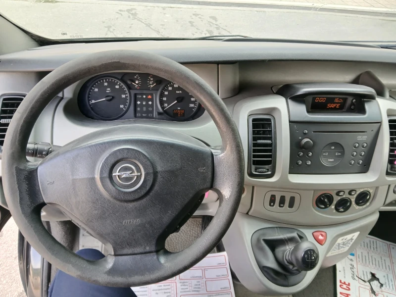 Opel Vivaro, снимка 11 - Бусове и автобуси - 47636840