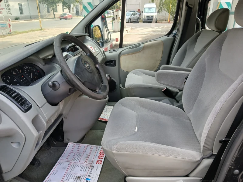 Opel Vivaro, снимка 10 - Бусове и автобуси - 47636840