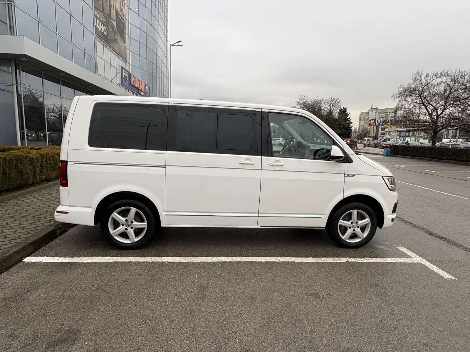 VW Multivan 2.0TDi 1850000 km Full 4x4 HIGHLINE, снимка 8 - Бусове и автобуси - 54613490