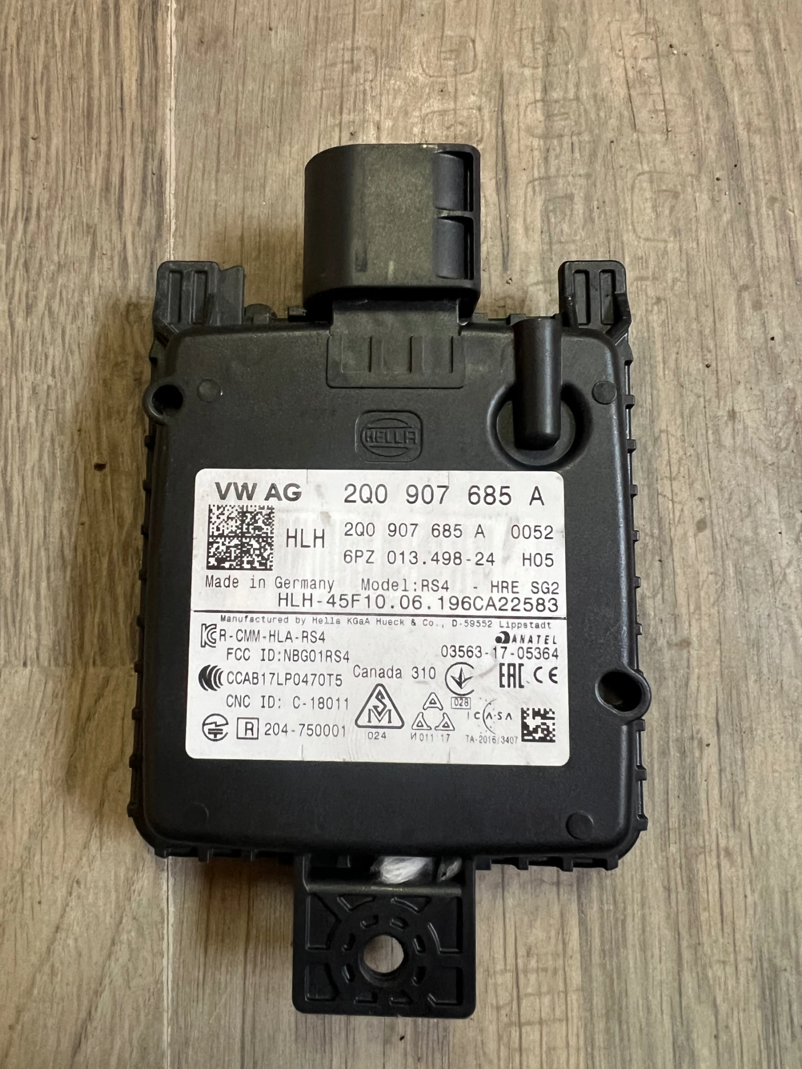 2Q0907685A 2Q0 907 685 A ����� ������ VW T-CROSS  | Mobile.bg � ����������� 1