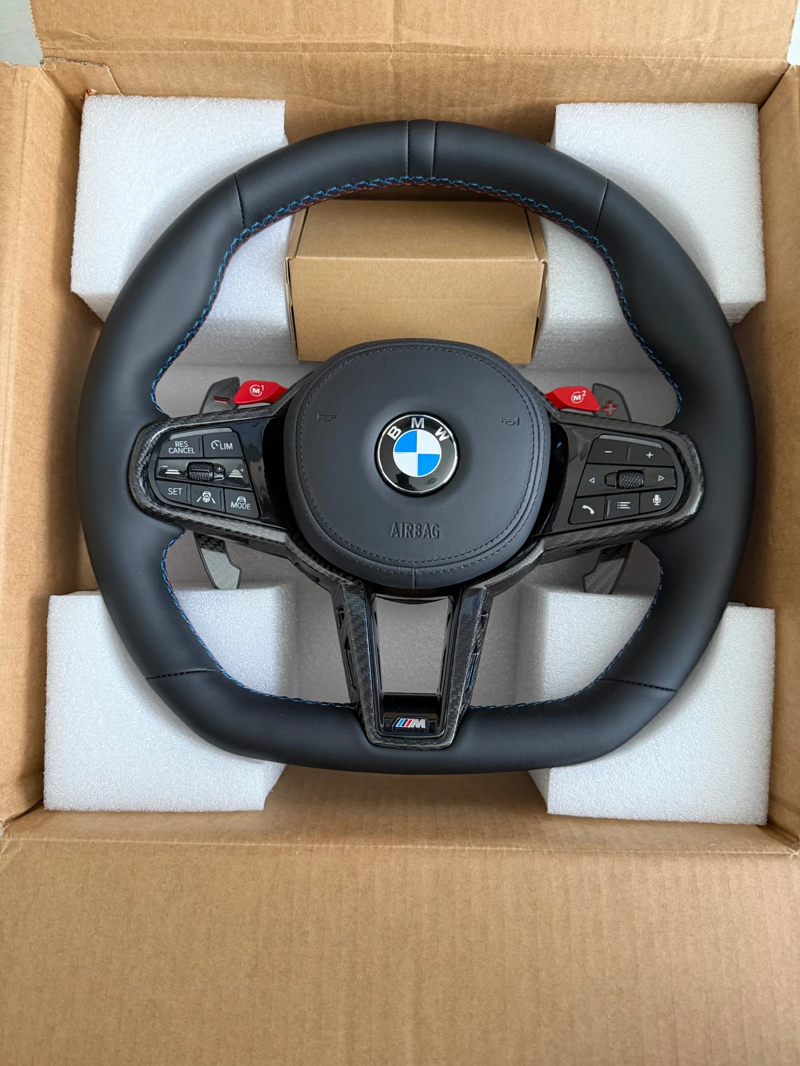  М5 Sport Спортен Волан BMW G20 G21 G22 G26 i4 G30 G31 G14 G15 G16 G01 G11 G05 G06 G07, снимка 2 - Части - 54551249