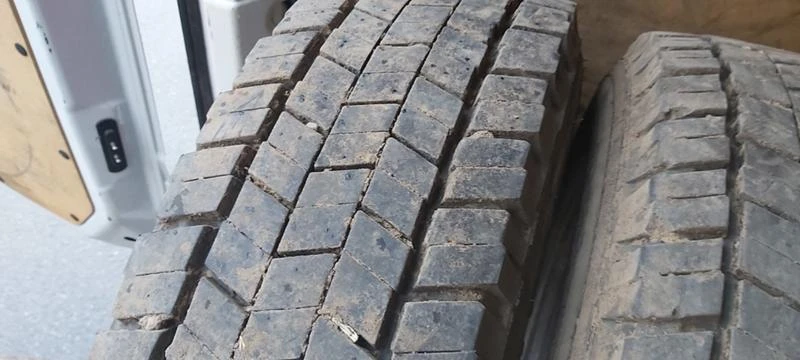 Гуми Летни 215/75R17.5, снимка 3 - Гуми и джанти - 41999151