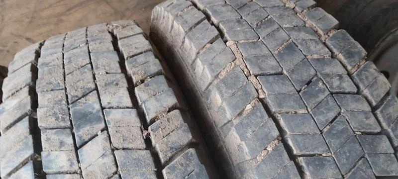 Гуми Летни 215/75R17.5, снимка 4 - Гуми и джанти - 41999151