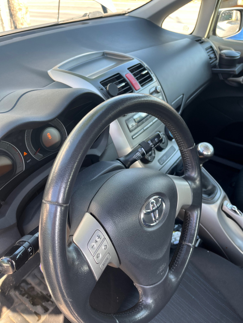 Toyota Auris, снимка 5 - Автомобили и джипове - 45914039