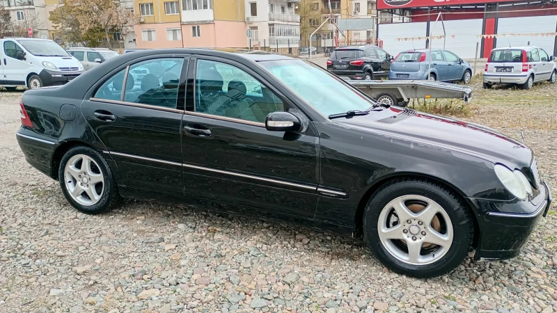 Mercedes-Benz C 220 Лек, снимка 4 - Автомобили и джипове - 48151014