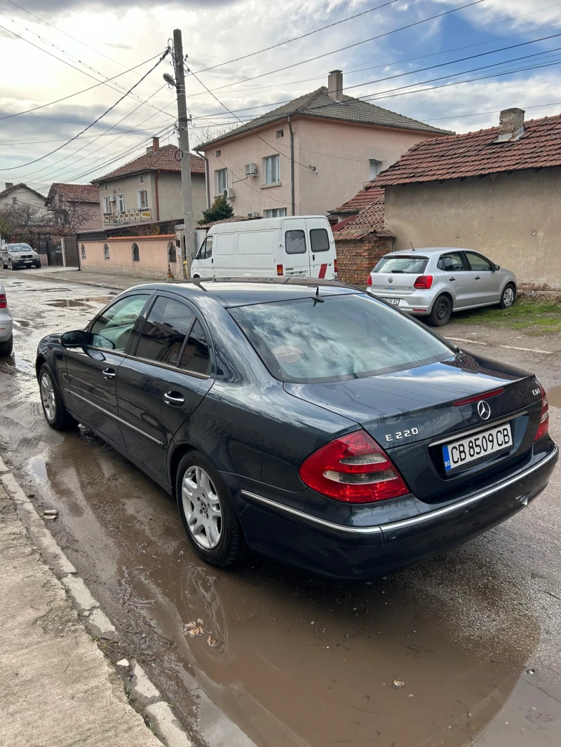 Mercedes-Benz E 220, снимка 3 - Автомобили и джипове - 52552717