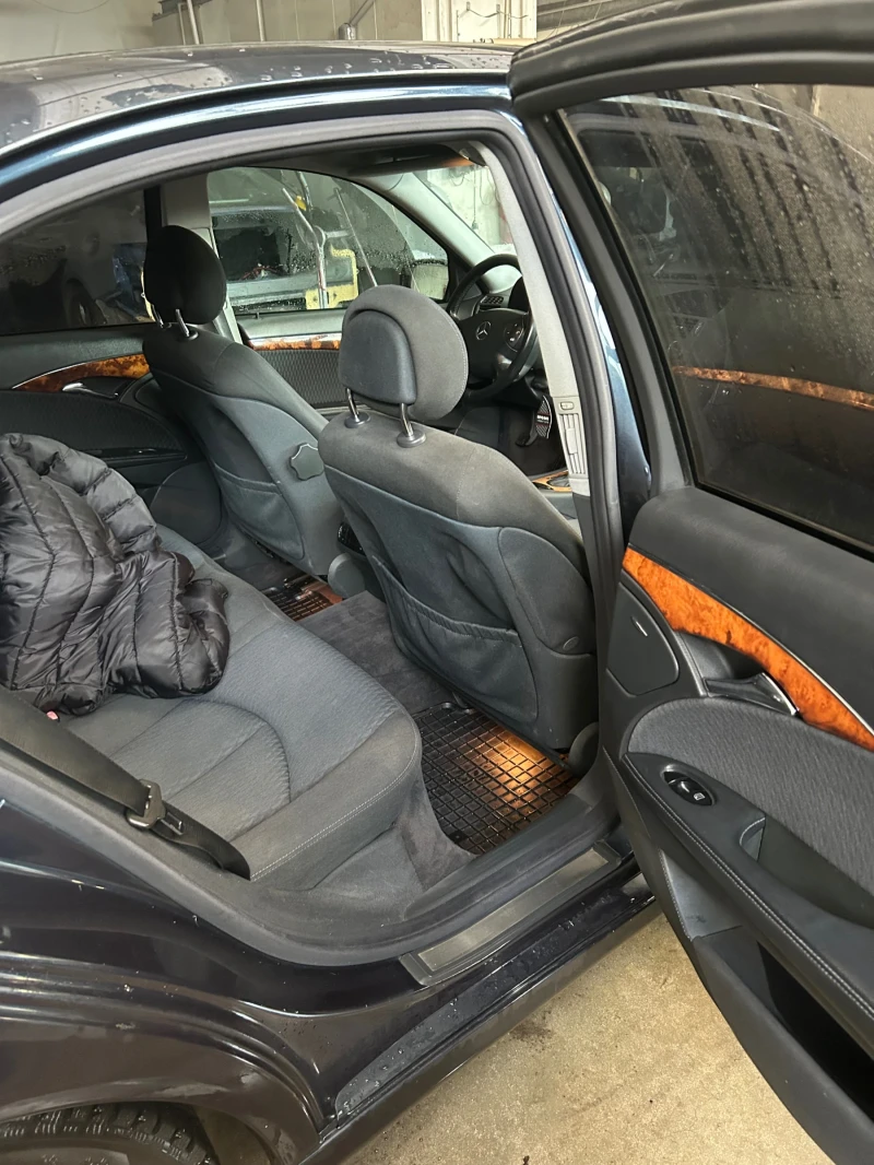 Mercedes-Benz E 220, снимка 10 - Автомобили и джипове - 52552717
