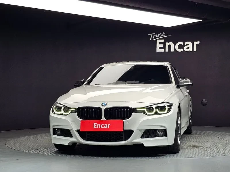 BMW 320 i - САМО 30% АВАНС, снимка 3 - Автомобили и джипове - 56304458