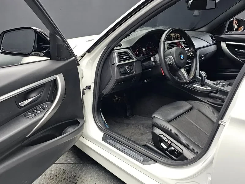 BMW 320 i - САМО 30% АВАНС, снимка 10 - Автомобили и джипове - 56304458
