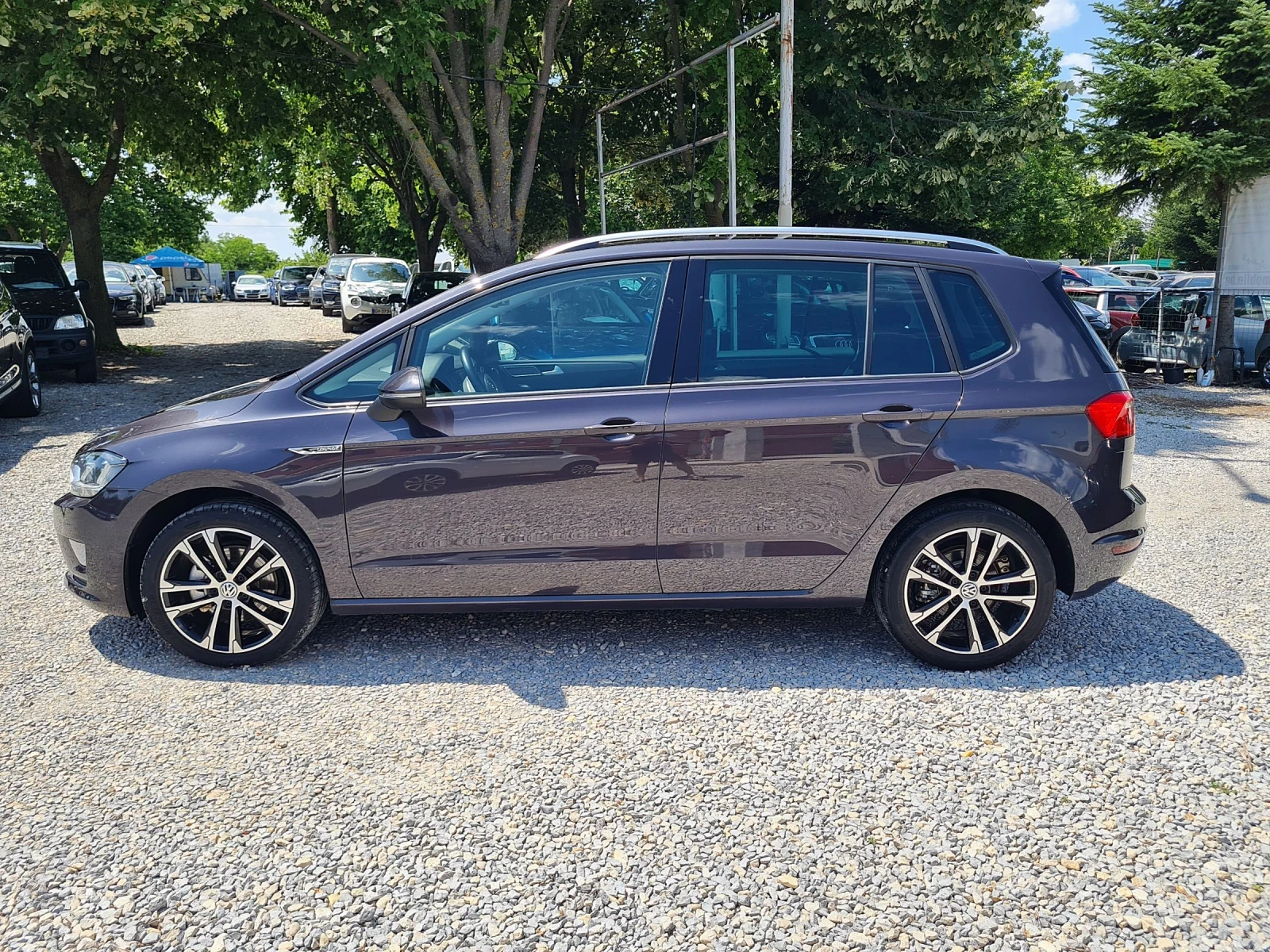 VW Sportsvan 2.0TDI-150kc/6ck/LOUNGE/СЕРВИЗНА ИСТОРИЯ - изображение 9
