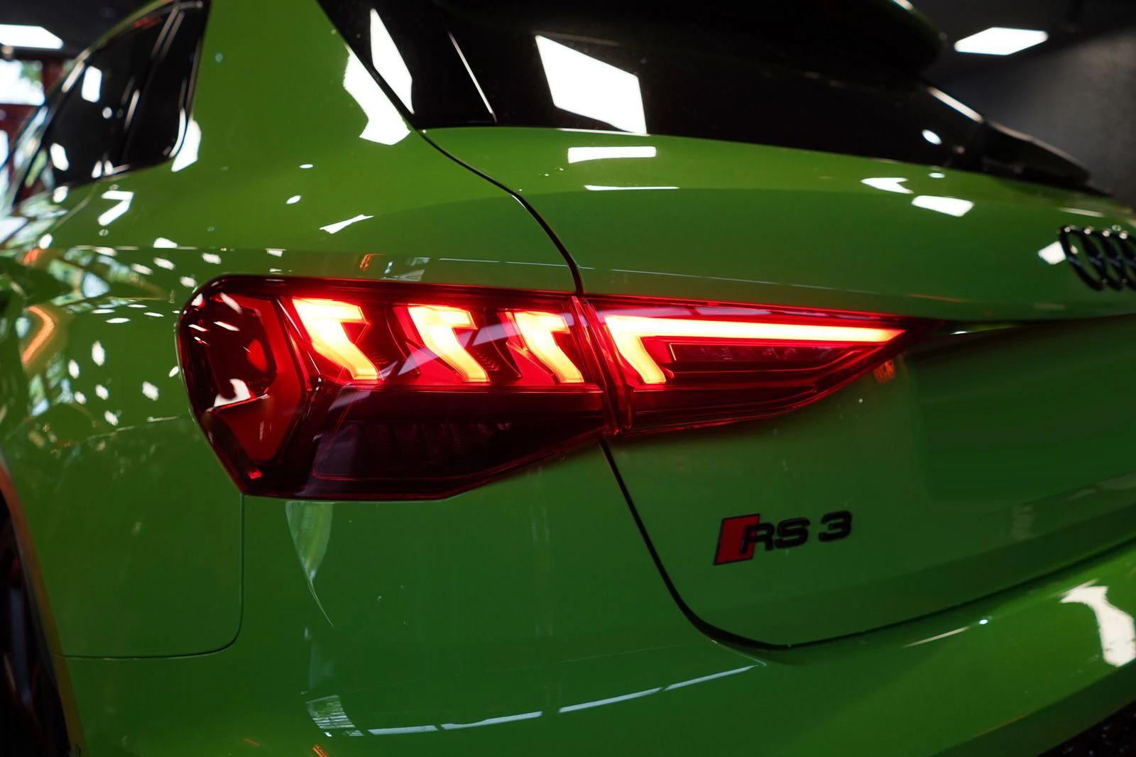 Audi Rs3 SPORT-BACK/2.5TFSI/400HP/MATRIX/B&O/PANO/612v - изображение 3