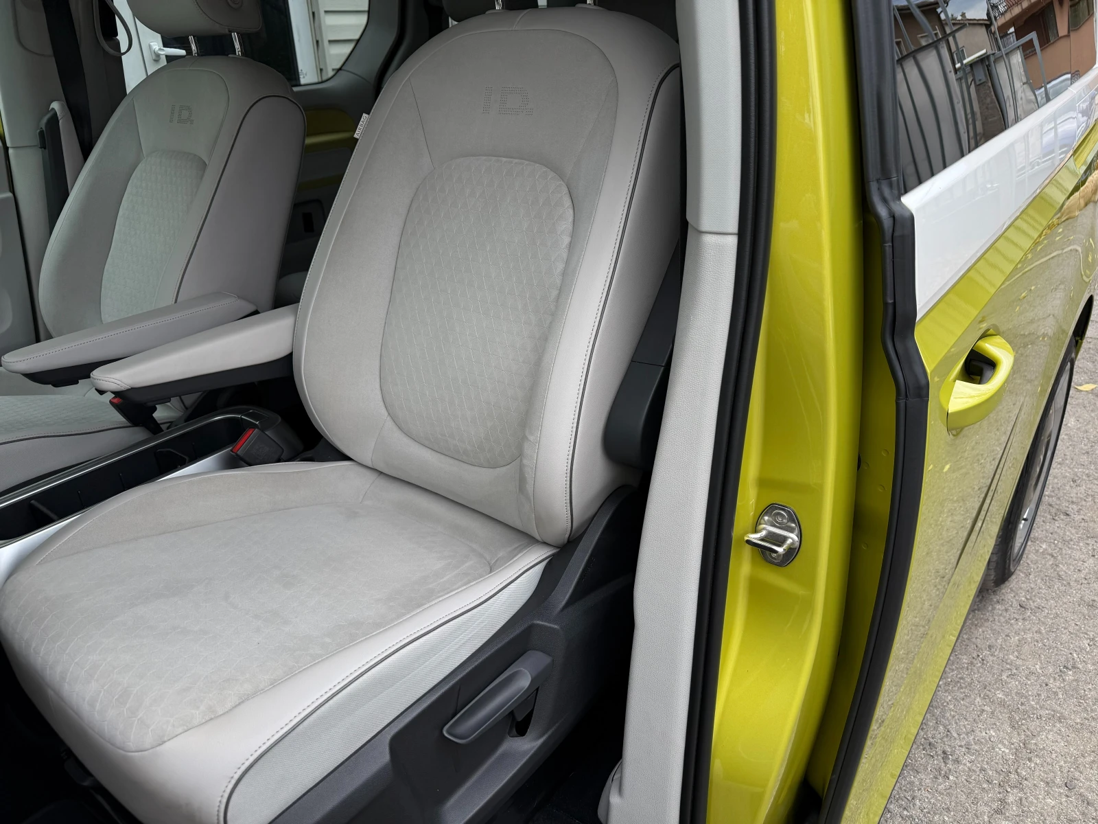 VW ID.Buzz PRO* ПЪЛНА СЕРВИЗНА ИСТОРИЯ - изображение 9