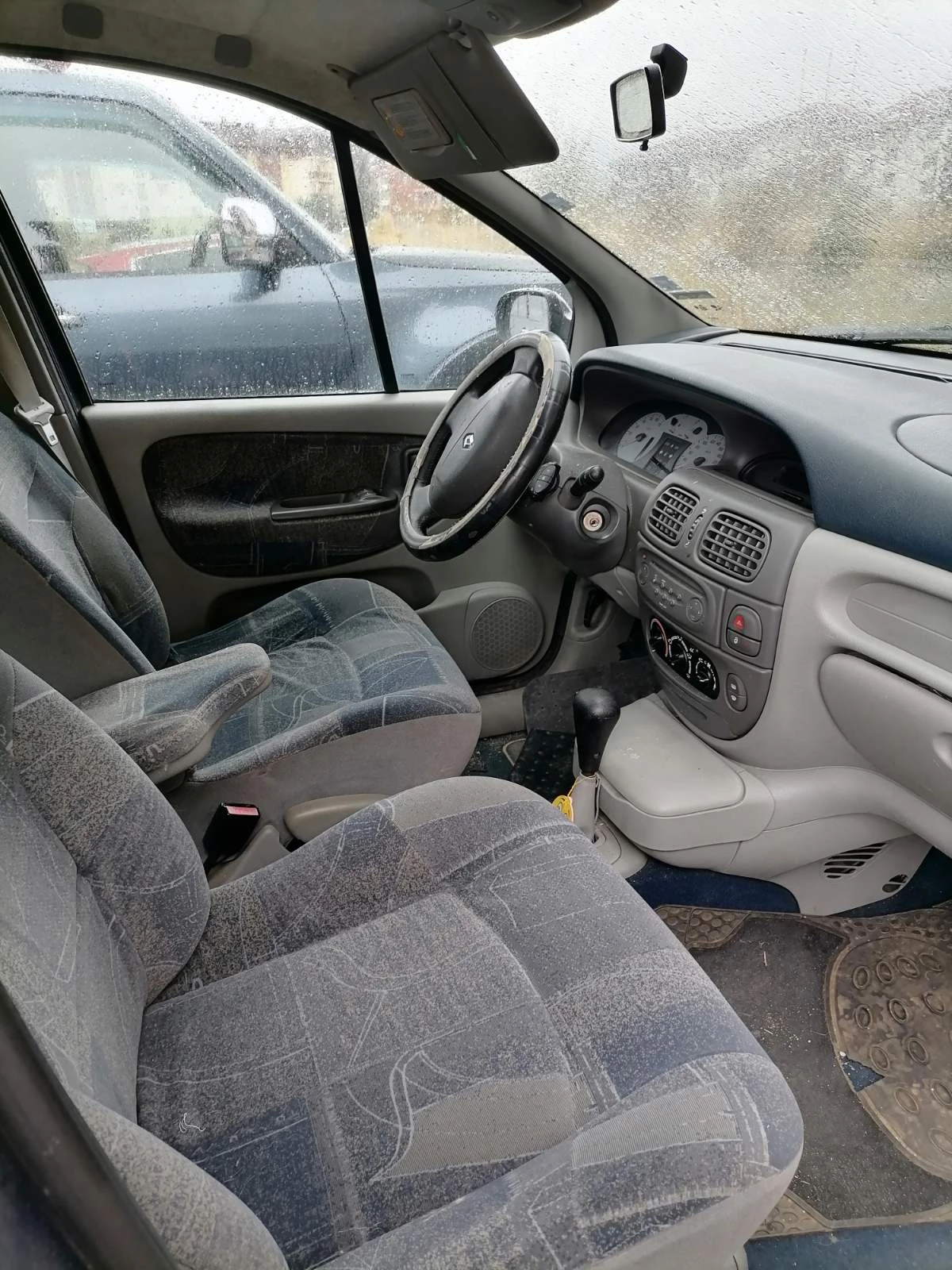Renault Megane Scenic, снимка 4 - Автомобили и джипове - 53890701