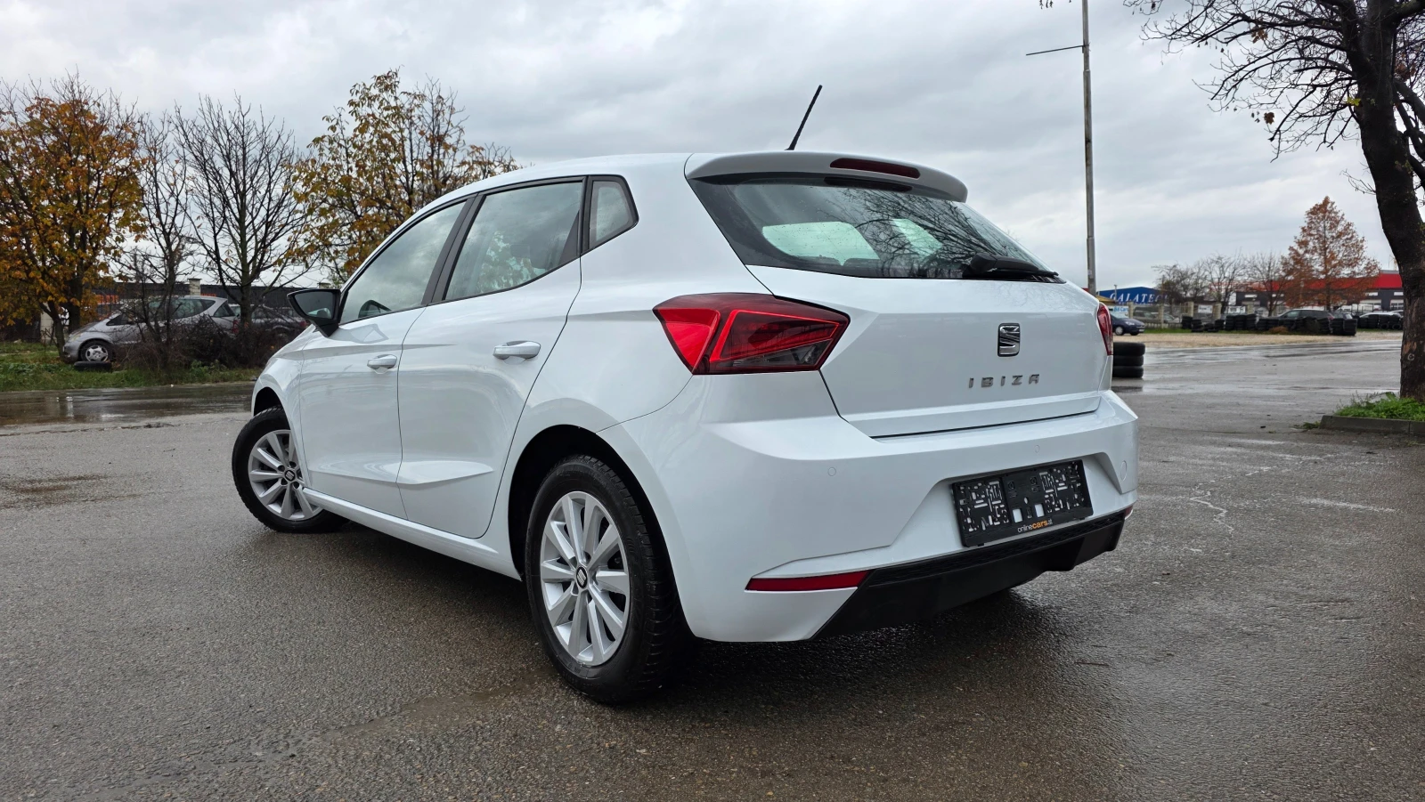 Seat Ibiza УНИКАТ/АВТОМАТ, снимка 6 - Автомобили и джипове - 53966049