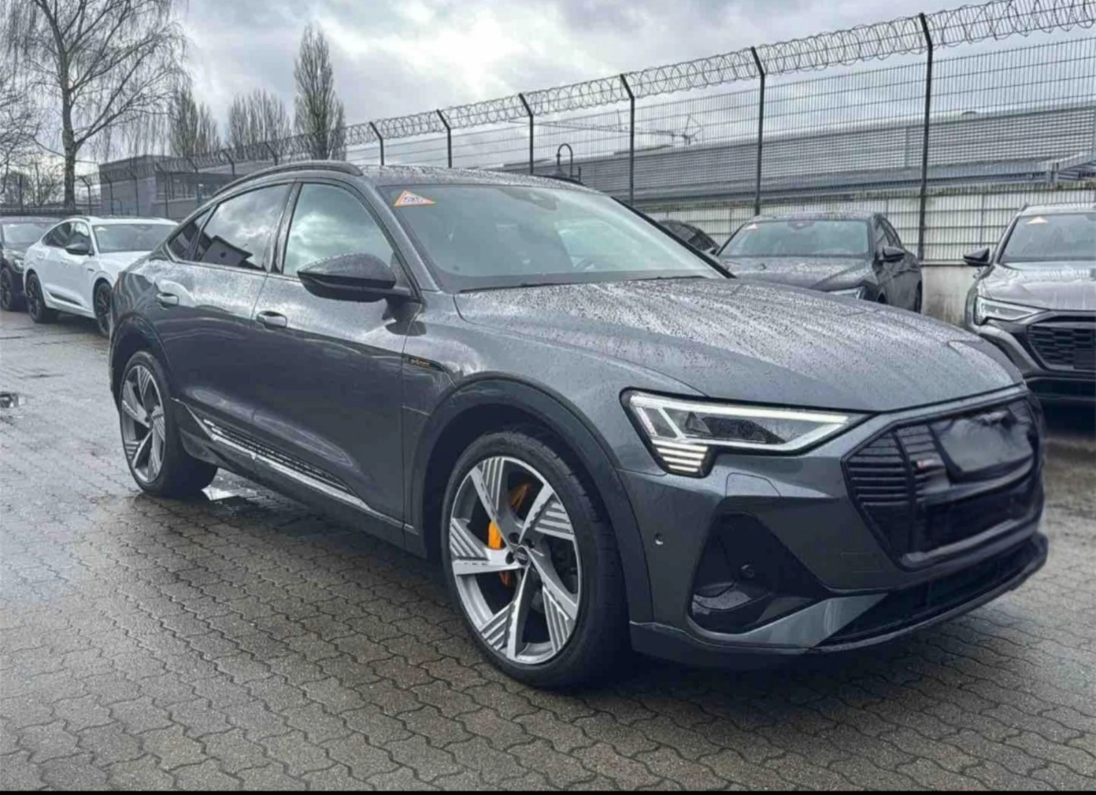 Audi E-Tron 55 2xS line/Sportback/Exclusive/360* /Hud, снимка 2 - Автомобили и джипове - 54260539