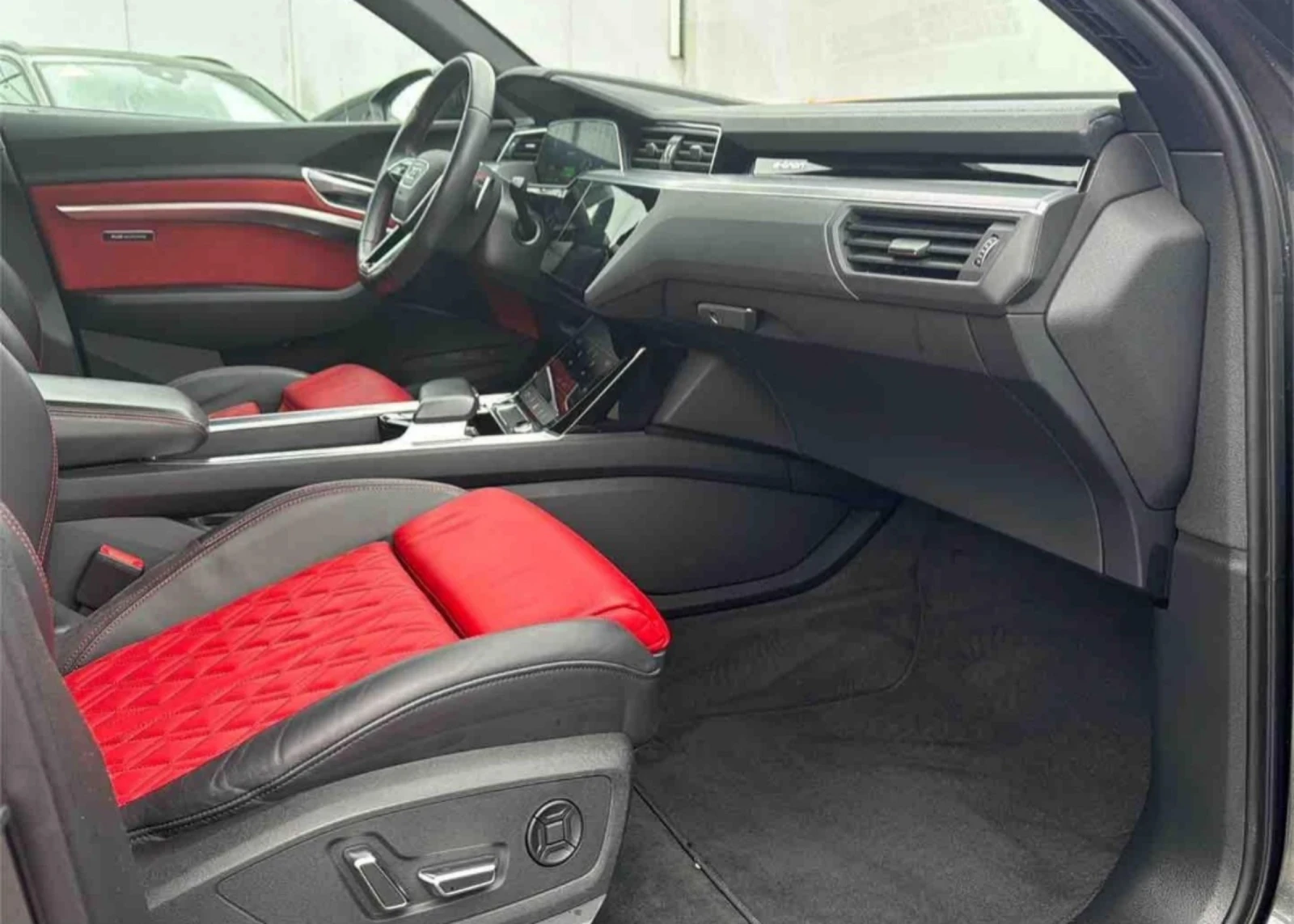 Audi E-Tron 55 2xS line/Sportback/Exclusive/360* /Hud, снимка 16 - Автомобили и джипове - 54260539