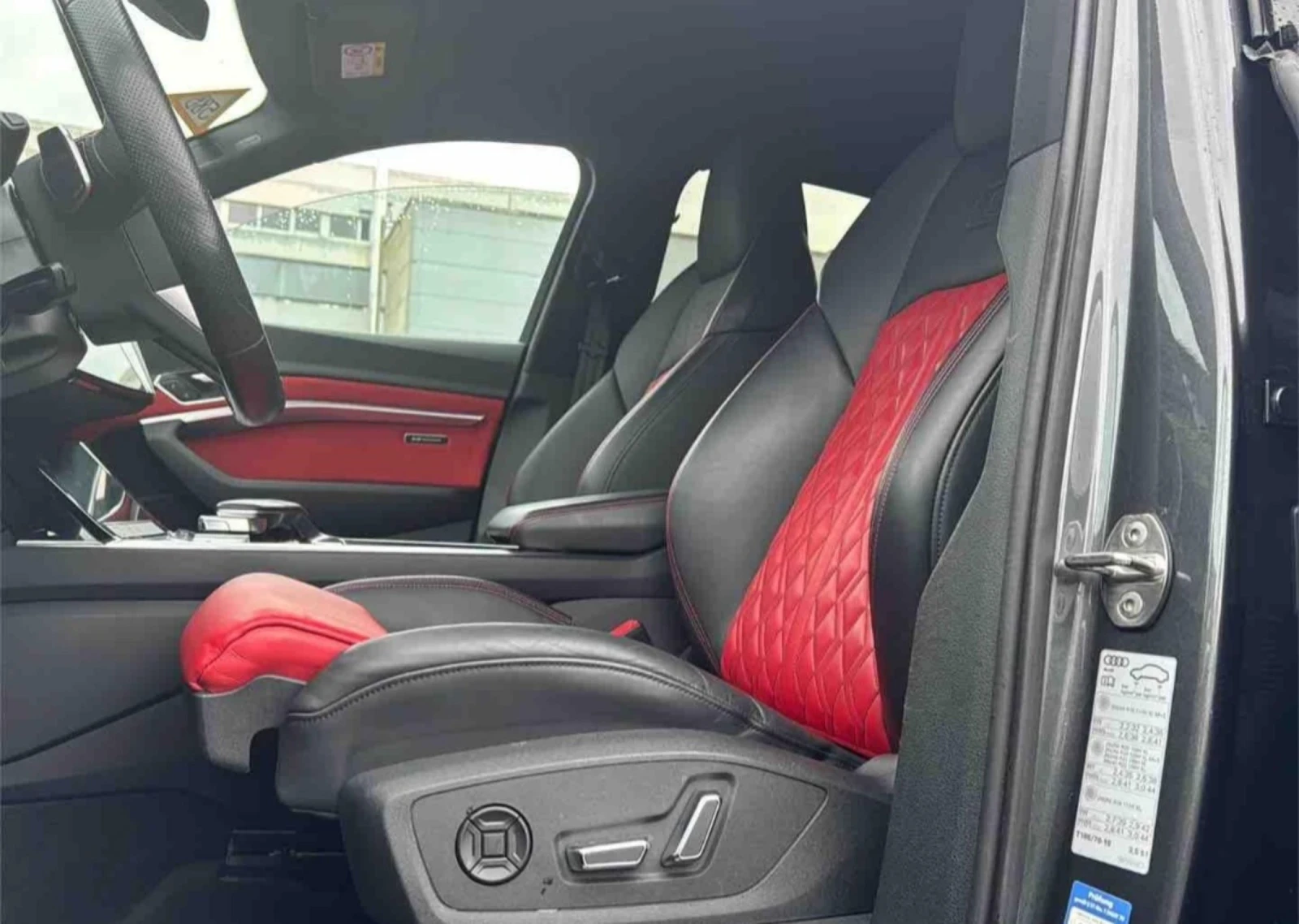 Audi E-Tron 55 2xS line/Sportback/Exclusive/360* /Hud, снимка 13 - Автомобили и джипове - 54260539