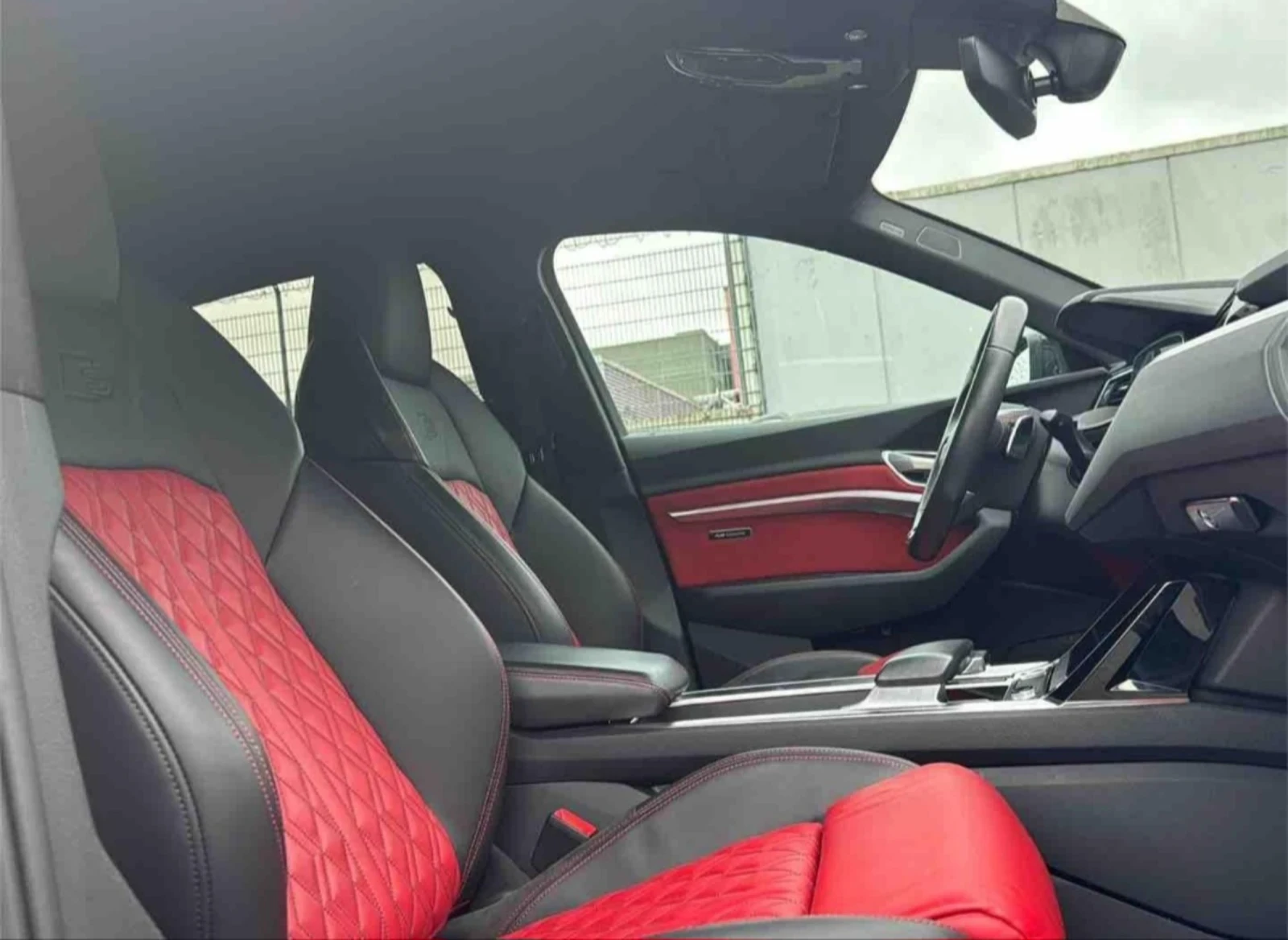 Audi E-Tron 55 2xS line/Sportback/Exclusive/360* /Hud, снимка 15 - Автомобили и джипове - 54260539