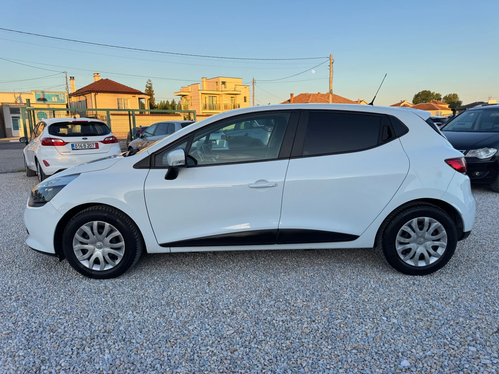 Renault Clio 1.5 DCI* NAVI* CLIMA, снимка 2 - Автомобили и джипове - 54715053