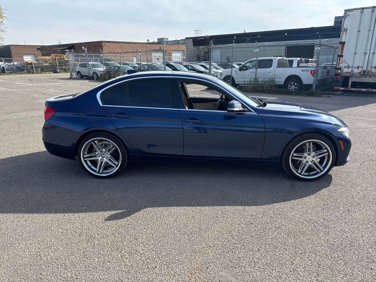 BMW 330  XDRIVE * CHROME* ПОДРЕВИ* ШИБИДАХ* КАМЕРА* , снимка 3 - Автомобили и джипове - 54858509