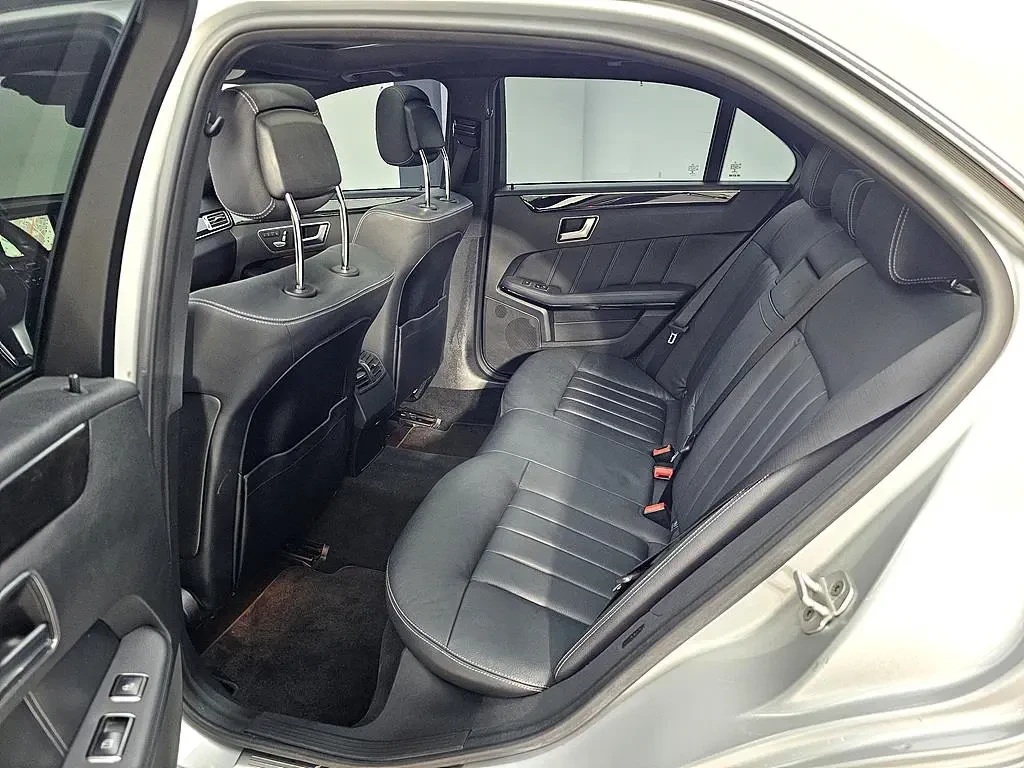 Mercedes-Benz E 300 4MATIC AMG LINE/ПОДГРЕВ/ 360CAM/PANO, снимка 9 - Автомобили и джипове - 55204101