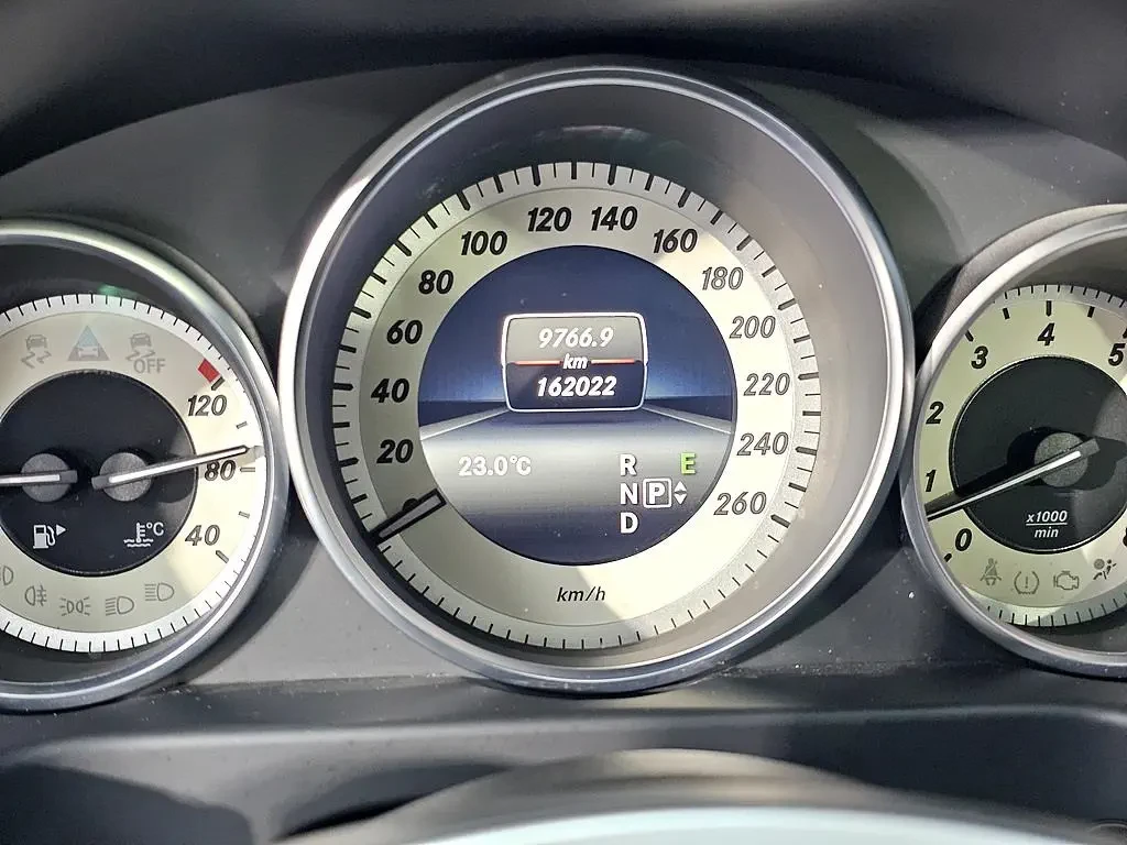 Mercedes-Benz E 300 4MATIC AMG LINE/ПОДГРЕВ/ 360CAM/PANO, снимка 7 - Автомобили и джипове - 55204101