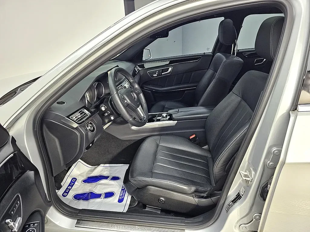 Mercedes-Benz E 300 4MATIC AMG LINE/ПОДГРЕВ/ 360CAM/PANO, снимка 8 - Автомобили и джипове - 55204101
