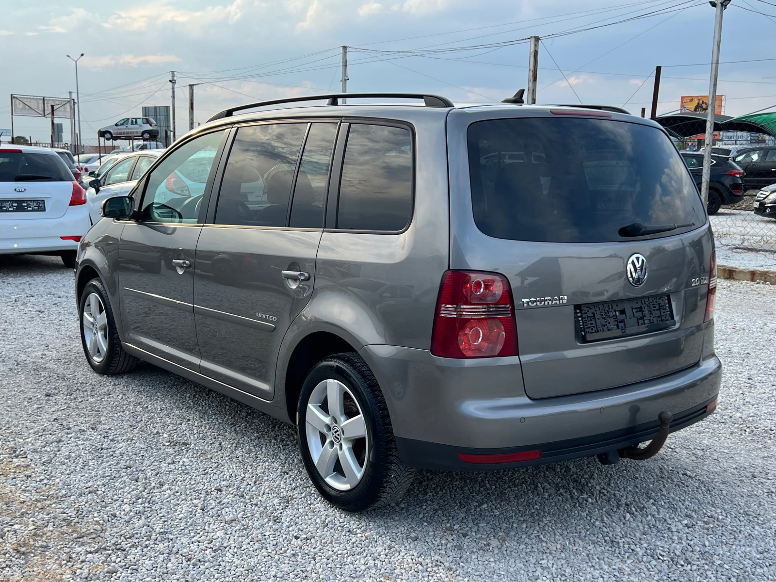 VW Touran ЛИЗИНГ-7 МЕСТЕН-ДИЗЕЛ-КЛИМА-ТОП, снимка 6 - Автомобили и джипове - 55930412