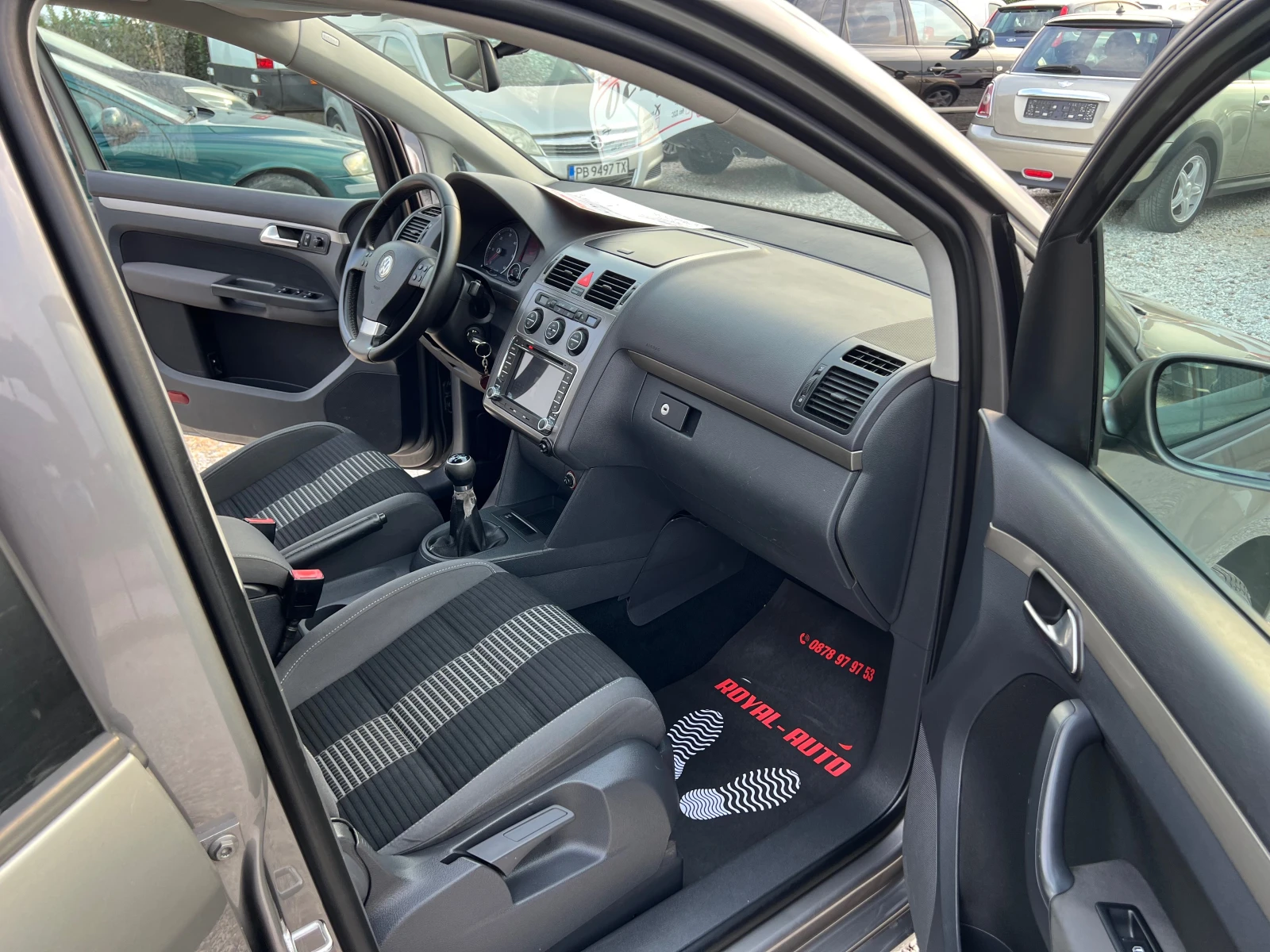 VW Touran ЛИЗИНГ-7 МЕСТЕН-ДИЗЕЛ-КЛИМА-ТОП, снимка 12 - Автомобили и джипове - 55930412